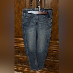 George Brand men’s stretch blue jeans 32” x 34” straight leg great condition.